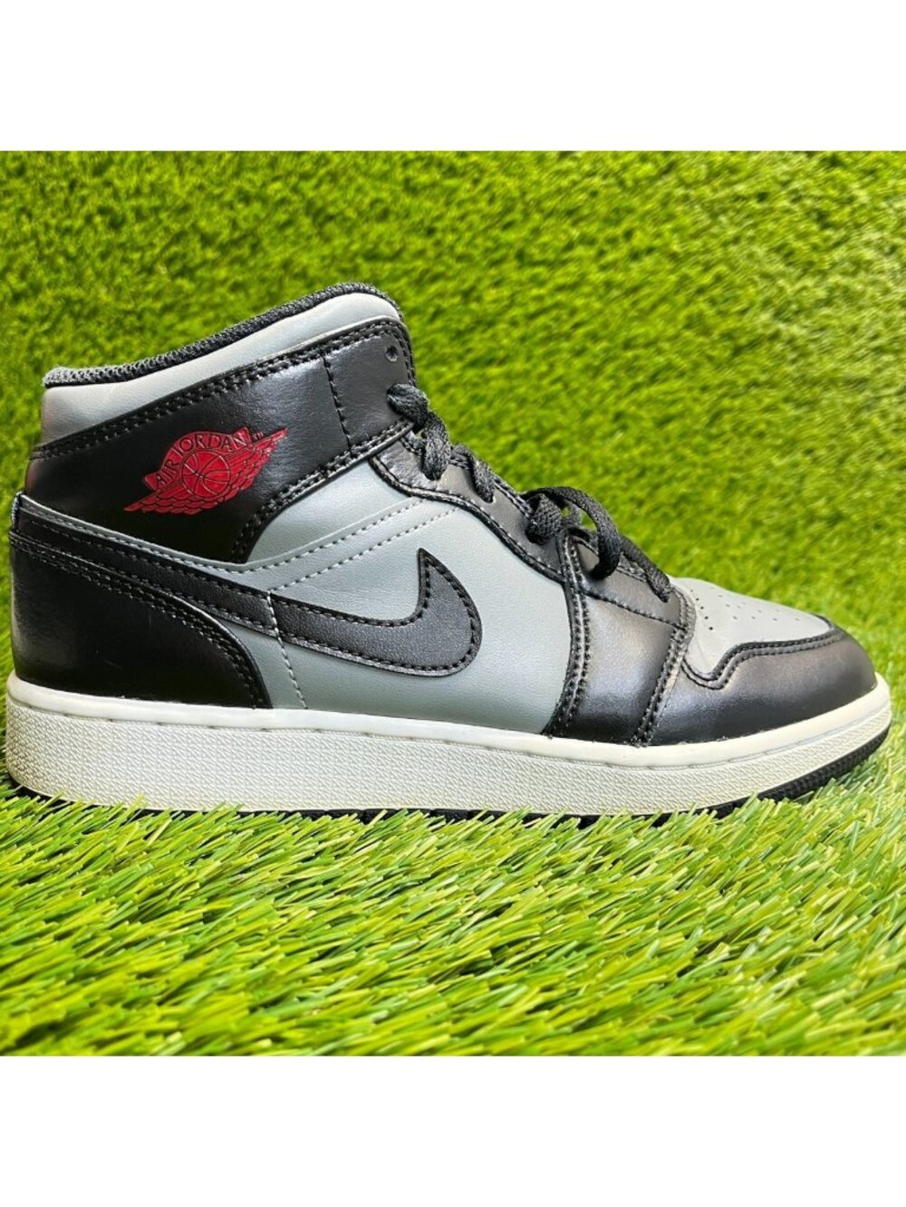 Nike Air Jordan 1‎ Mid Boys Size 5.5Y Gray Black Athletic Leather Shoes Sneakers
